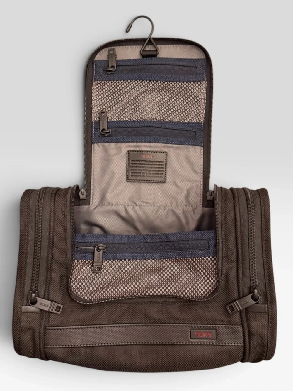 Tumi Mens Black Ballistic Nylon Alpha Hanging Toiletry Kit EUC Never Used